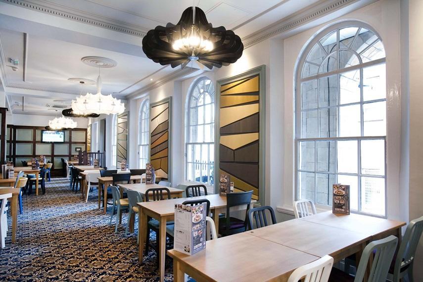 The Guildhall And Linen Exchange Wetherspoon Данфермлін Екстер'єр фото